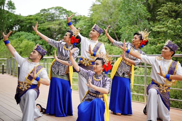 ブルネイ ダルサラーム　伝統芸能 / インフルエンサー‘ちょびっとカップル’のトークショー 写真